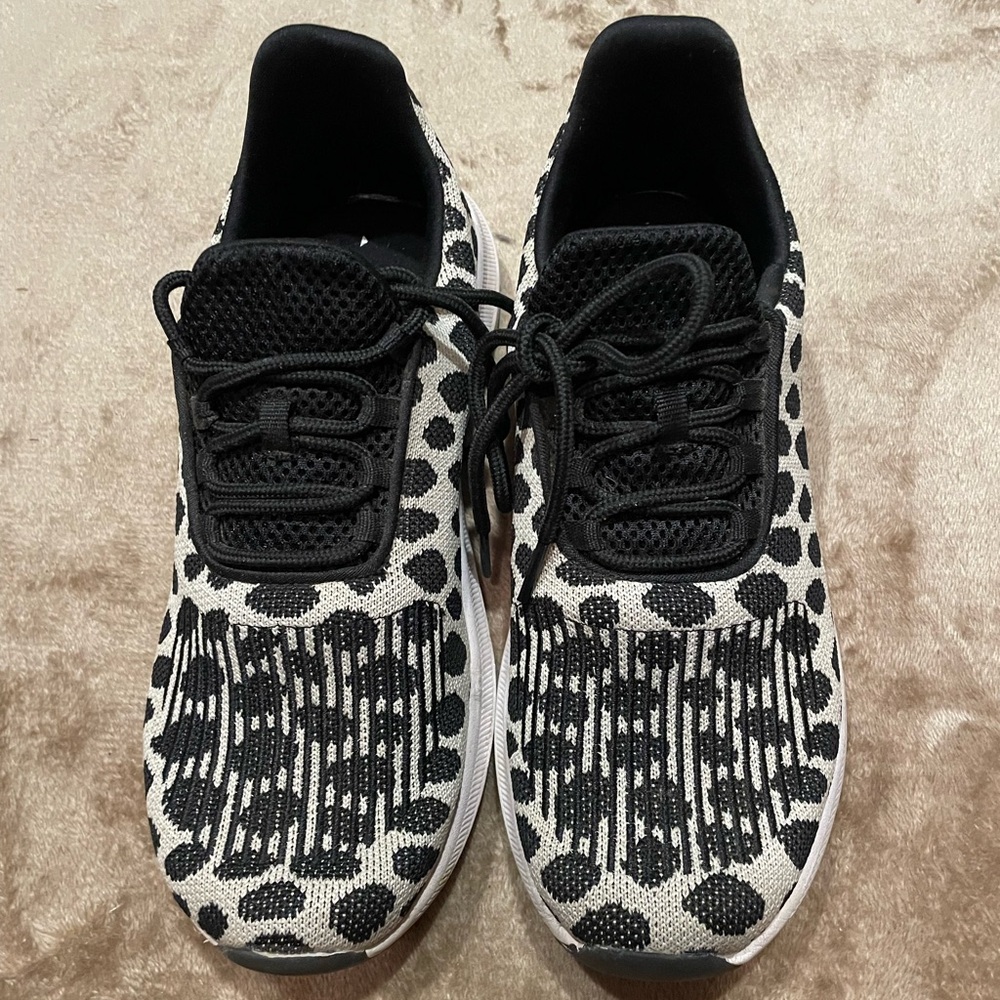 Athletic Works Black And Grey Leopard Sneakers Size 8.5